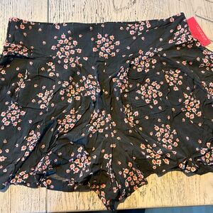 Xhiliration Shorts, floral print